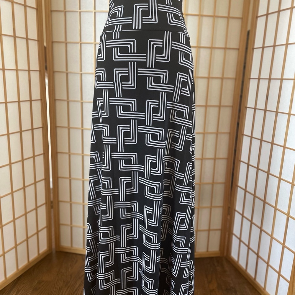 Women’s Black & White Geometric Print Maxi Skirt Size S/M High Waist Flowy